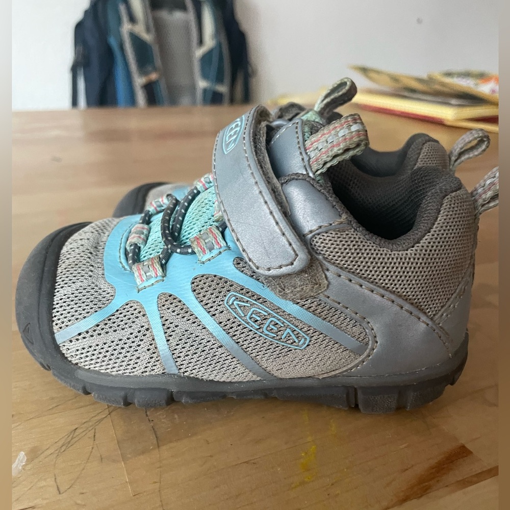 Keen hiking boots. Toddler 6. EU 22. Blue and gray.